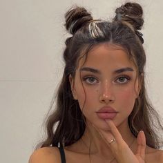 Abramovskaya Instagram, Y2k Hairstyles, Penteado Cabelo Curto, Hair Stylist Life, Frizzy Hair, Hair Stuff, Hair Tips, Aesthetic Hair, Bun Hairstyles