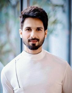 Actors Haircuts Men, V Beard Pic, Decent Haircut For Men, Oval Face Hairstyles Mens Short, Shahid Kapoor Beard, Short Hairstyles For Men Without Beard, Haircuts For Men With Beards, Wedding Hairstyles For Men, Very Short Hair Men