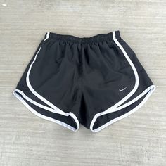 Brand New Black Nike Shorts! Size Xs But Could Also Fit A Small! Tamari Cosplay, Sport Shorts Outfit, Tvd Clothes, Nike Shorts Outfit, Black Nike Shorts, Sports Outfits, Athletic Clothes, Summer Shorts Outfits, Sports Shorts Women