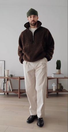 Asian Fall Outfits Men, Neutral Fall Outfits Men, Korean Man Fall Outfit, Men Winter Outfits Casual, Autumn Aesthetic Outfit Men, Male New Years Eve Outfit, Asian Men Winter Outfit, Fleece Outfits Men, Winter Outfits Men Streetwear Korean