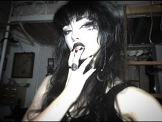 Goth Girls In The 90s, Goth Icon Pfp, Goth Selfie Ideas, Goth Pose, Gothic Girl Aesthetic, Goth Poses, Goth Selfie, Goth Lesbian, Gothic Instagram