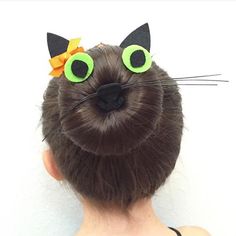 Coiffure Halloween : le chat de sorcière Halloween Buns, Halloween Hairstyles, Dance Hair, Fun Buns, Bella Hair, Holiday Hair