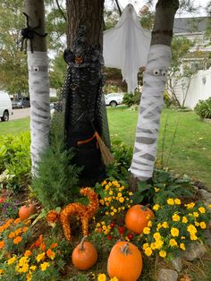 halloween decorations in the garden with pumpkins and flowers