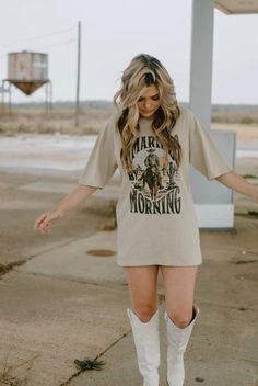 Amarillo By Morning Tee - shop love + may Amarillo By Morning, Nashville Outfit, Outfit Botas, Western Tee, Country Style Outfits, Cute Country Outfits, Nashville Outfits, Rodeo Outfits, Tee Shirt Dress