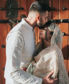 Goals Videos, Couple Wedding Dress, Couple Pic, Bride Photography Poses, Wedding Photoshoot Poses