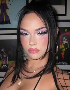 Yk Make Up, No Brow Makeup Look, Insta Makeup Looks, Pink Bratz Makeup, Make Up For Birthdays, Y2k Inspired Makeup, Y2k Makeup Looks Street Styles, Pink Out Makeup, Make Up Bratz