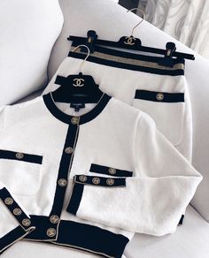 Fashion Meaning, Fashion Facts, Chanel Outfit, Chanel Fashion, Mode Inspo, Looks Chic, Mode Fashion, Classy Outfits, Two Pieces