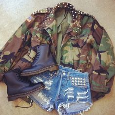 studded army jacket & black matte dr. martens High Wasted Shorts, Tokyo Street Fashion, Studded Shorts, Studded Jacket, Army Fashion, Army Jacket, Soft Grunge, Grunge Style