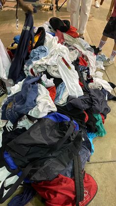 Clothes Pile Aesthetic, Clothing Pile Aesthetic, Thrift Clothes Aesthetic, Vintage Aesthetic Clothing, Thrifting Outfits, Thrifting Clothes, Photo Dump Ideas, Thrifting Aesthetic