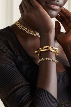 Foundrae's 'Oversized Strong Hearts' bracelet is designed as a symbol of love - look closely and you'll notice each link is shaped to depict a heart at both ends. It's been handcrafted in Italy from 18-karat gold and has a chunky chain silhouette. We think it makes the perfect gift for someone special. Chunky Gold Jewelry, Jewelry Photoshoot, Single Earring, Heart Bracelet, Watches Jewelry, Jewelry For Women