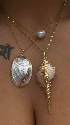 Seashell Summer Beach Gold Jewelry Shell Abalone Conch Pearl Siren Mermaid Hippie Necklace Chain Gift for Her - Etsy All Gold Jewellery, Gold Sea Shell Necklace, Mermaid Aesthetic Jewelry, Shell Pendant Necklace, Beach Jewelry Photoshoot, Pearl Jewelry Aesthetic, Shells Jewellery, Mermaid Jewlery, Jewelry Inspo Gold