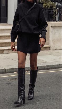 Fall Outfit With Boots, Black Boots Outfit, Outfit Chic, Look Retro, Paris Mode, Mode Inspo, Autumn Outfit, Outfit Inspo Fall