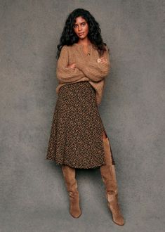 Tan Skirt - Leopard brown - Viscose - Sézane Emile Cardigan, Rok Outfit, Style Parisienne, Tan Skirt, Rock Outfit, Maxi Skirt Outfits, Paris Mode, Skirts With Boots, Printed Midi Skirt