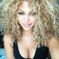 Blonde Afro, Blonde Curly Hair, Blonde Wig, Long Wigs, Light Blonde, African Hairstyles, Blonde Color, Long Curly Hair, Curly Girl