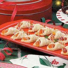 Apricot Tea Cookies Recipe: How to Make It Apricot Cookies, Pittsburg Kansas, Tea Cookies Recipe, Apricot Tea, Tea Cookies, Dried Apricots, Baking Sheets, Vegetarian Cheese, Cookies Recipe