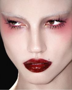 Red Editorial Makeup, Vampy Makeup, Vampire Bride, Drag Make-up, Vampire Makeup, Avant Garde Makeup, Image Swag