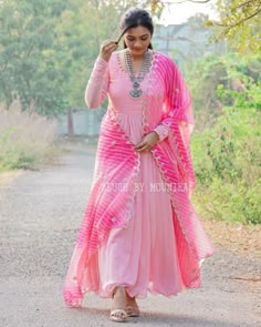 Indian Party Wear Gowns, Party Wear Gowns, Party Wear Gown, Designer Kurti Patterns, Simple Kurti Designs, Long Kurti Designs, Indian Party Wear