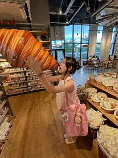 Funny Grocery Store Pictures, How To Take Food Pictures For Instagram, Fall Photo Ideas Instagram, Asian Snacks Aesthetic, Posing With Food, Trip Photo Ideas, Poses Korean, Dump Pictures, Pose Ideas Instagram