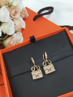 1:1 REPLICA JEWELRY   This product is of the best quality.  The production time is 3-5 working days.  Includes box, dust bag, care manual, booklet, card, bill of sale.. Hermes Earrings, Dior Hat, Goyard Wallet, Louis Vuitton Hat, Bill Of Sale, Replica Jewelry, Hermes Jewelry, Louis Vuitton Sunglasses, Goyard Bag