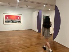 Aesthetic museum outfit idea, simple museum outfit, cute museum outfit, blazer, mary janes, mini skirt aesthetic Mini Skirt Aesthetic, Museum Outfit, Outfit Blazer, Outfit Cute, Museum Architecture, Japanese Aesthetic, School Outfit