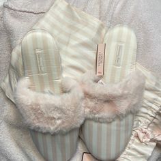 Vistoria Secret, Vs Slippers, Fancy Slippers, Victoria Secret Slippers, Victoria Secret Gifts, Victoria's Secret Aesthetic, Xmas Wishlist, Victoria Secret Shoes, Pink Xmas