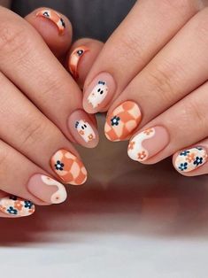 Ghost With Bow Nails, Flower Ghost Nails, Nail Art With Jewels, Cute Ghost Nails, Nails 23, Ghost Nails, Maquillage Yeux Cut Crease, Black Halloween Nails, Holloween Nails