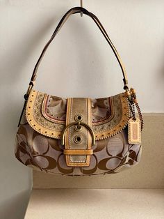 Limited edition Vintage coach shoulder bag from the 2000s Vintage Coach Bag, Vintage Coach Bags, The 2000s, Coach Shoulder Bag, Vintage Purse, Coach Bag, Vintage Coach