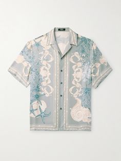 It's hard to ignore the siren call of Versace's 'Barocco Sea' camp-collar shirt. It's been cut in Italy from smooth silk-twill and printed with shells, corals and starfish in the house's signature ornate style. Wear yours with the matching shorts for the full effect. Versace Outfits Men, Versace Mens Shirt, Resort Wear Men, Rare Rabbit, Silk Shirt Men, Siren Call, Camp Collar Shirt, Silk T Shirt, The Siren