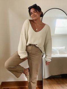 Casual Outfits Neutral Colors, Neutral Outfits For Women, Elevated Classy Outfit, Neutral Casual Work Outfit, Neutral Outfit Women, Neutral Trendy Outfits, Neutral Outfits Midsize, Neutral Outfit Ideas Casual Summer, Neutral Colored Outfits For Women