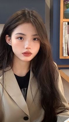 Korean Makeup Trends, Douyin Makeup, Ethereal Makeup, Model Aesthetic, Aesthetic People, Face Hair, Medium Length Hair Cuts, K Beauty, Layered Haircuts