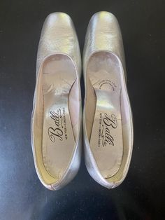 Very cute vintage pumps! They are a size 8 but very narrow so probably better for a size 7.5 unless you have very narrow feet Vintage Pumps, Womens Pumps, Nashville Tn, Womens Heels, Pump Shoes, Women's Pumps, Nashville, 1960s, Bathing Beauties