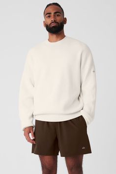 Sweater weather, solved. Warm up with the Scholar Crew Neck Sweater made from a street-forward heavyweight knit in an oversized silhouette that earns top marks wherever it goes. Ribbed detailing on the cuffs, hem and neckline complete the look. Pair it with shorts or your go-to pair of trousers. Top Marks, Latest Sweater, Knitwear Men, Oversized Silhouette, Beige Sweater, Sweater Making, Alo Yoga, Mens Sweatpants, Sweater Weather