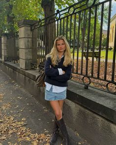 Winter Abroad Outfits, Stockholm Fall Fashion, Fall Aesthetic Outfit Skirt, Stockholm Style Fall Outfits, Vintage Denim Skirt For Fall, Jean Skirt Outfits Fall Aesthetic, Jean Skirt Winter Outfit, Denim Mini Skirt For Fall, Fall Pleated Mini Denim Skirt