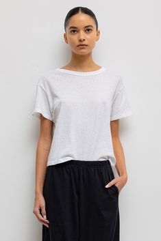 #color_white Relaxed Fit Scoop Neck T-shirt For Everyday, Relaxed Fit T-shirt With Straight Hem For Everyday, Classic Boxy Fit T-shirt For Everyday, Classic Boxy Fit T-shirt, Classic Boxy Fit Crew Neck Top, Simple Boxy Fit T-shirt For Everyday, Everyday Relaxed Fit T-shirt With Shirttail Hem, Classic Short Sleeve T-shirt For Everyday, Classic T-shirt With Straight Hem And Relaxed Fit