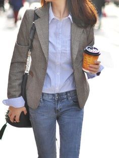 Para esos viernes que ya te saben a sábado. Outfit Ideas Sporty, Blazer Rosa, Look Office, Slim Blazer, Outfit Mujer, Work Looks, Casual Chic Style, Business Casual Outfits, Work Attire