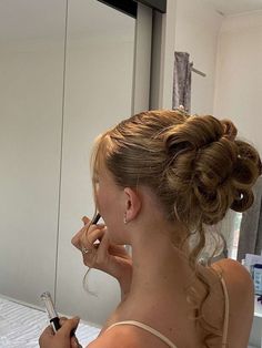 ⋆𐙚₊˚⊹♡ Up Hairstyles For Long Hair Prom, 90s Prom Updo, 2000s Prom Hair, 90s Prom Hair, Hoco Hair Styles, Hoco Hairstyles, Homecoming Hair, Fancy Hairstyles