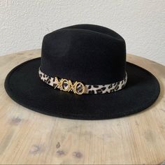 Nwt Xoxo Black Felt Hat With Leopard Print Hat Band And Gold Xoxo With Clear Rhinestones. One Size. Lv Hat Band, Trendy Adjustable Black Hat Bands, Casual Black Felt Cap, Leopard Print Hat, Black Felt Hat, Camo Boots, Girls Winter Hats, Red Sneakers, News Boy Hat