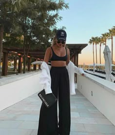 fit idea Miami Outfits, Instagram London, Instagram Videos, Sunset Pics, Looks Chic, Summer Fashion Outfits, London Uk