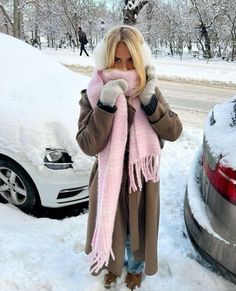 Snow Outfit Inspo, Nyc Fits, Nyc Christmas, Cold Fits, Skandinavian Fashion, Winter Inspo, Scarf Outfit, Snow Outfit, Europe Winter