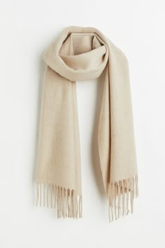 Scarf in woven fabric with fringe at short sides. Ugg Tasman Slippers Outfit, Tasman Slippers Outfits, Minimalist Winter Wardrobe, Slipper Outfit, Minimalist Winter, Ugg Tasman Slippers, Scarf With Fringe, Woven Scarves, Fashion Trends Winter