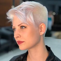 Platinum Blonde Pixie, California Hair, Shaved Side Hairstyles, Haircut Styles For Women, Short Haircut Styles, Short Hair Undercut, Blonde Pixie Haircut