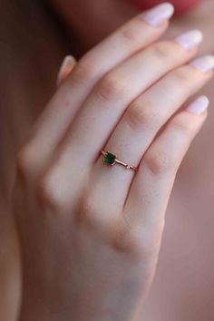 Simple Gold Ring With Stone, Gold Ring Design For Engagement, Ring Designs Emerald, Emerald Rings Simple, Real Stone Jewellery, Emerald Ring Dainty, Green Gem Rings, Ring Stone Design, Rings With Green Stones