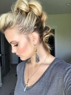 Updo Cabello Natural, Faux Braids, Diy Updo, Faux Hawk Hairstyles, Concert Hairstyles, Rock Hairstyles, Mohawk Hairstyles, Faux Hawk, Braided Hairstyles Updo