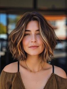 Growing Out Bangs, Grey Ombre Hair, Redhead Art, Womens Haircuts Medium, Bob Haircut Curly, Classic Haircut, Choppy Bob Haircuts