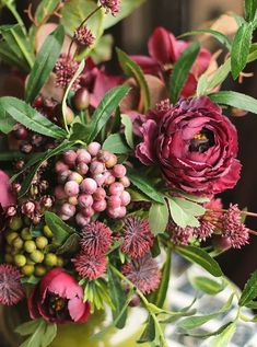 Beautiful Flower Arrangement for Home Decoration, Large Bunch of Peony – Paintingforhome Thanksgiving Flowers Arrangements, Floral Arrangements For Men, Fall Floral Arrangements For Home, Branch Table, Christmas Floral Designs, Burgundy Christmas, Winter Floral Arrangements, Calla Lily Flowers, Large Flower Arrangements