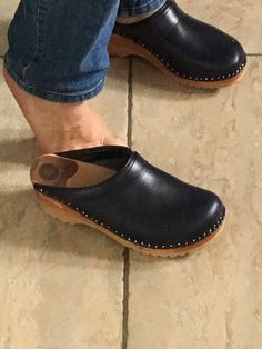 Troentorp Clogs Outfit, Bastad Clogs, Troentorp Clogs, Womens Clogs And Mules, Clogs Outfit, Moccasin Flats, Mens Clogs, Black Clogs, Wood Shoes