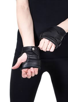 KROSS WRAP KOMBAT Black Fingerless Leather Gloves Inspired by my days spent as a youth wrapping my hands before boxing, these gloves are super soft padded with an outer band strap that wraps continuously around the entire hand and snaps in place at the wrist. Padded palm and knuckle areas, with a multidimensional texture on the top. These innovative and utilitarian tech wear gloves seamlessly combine old school and new school. To see these gloves in action, check out this video: https://youtu.be Sci Fi Jacket, Fingerless Leather Gloves, Cara Dune, Arm Wear, Gala Outfit, Tech Wear, Fashion Gloves, Driving Gloves, Estilo Punk