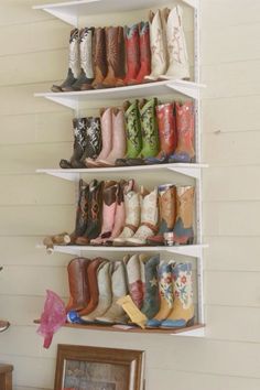 Shoe And Boot Shelves, Boot Organization Small Space, Cowboy Boot Shelf Display, Cowboy Boot Closet, Cowgirl Boot Shelf, Cowgirl Boot Storage, Western Boot Display, Cowboy Boot Display Ideas, Cowboy Boot Shelves