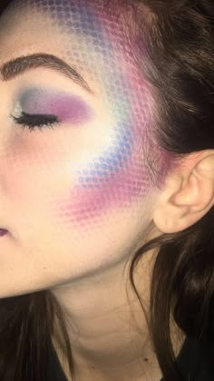 Mermaid Scale Makeup, Fish Scales Makeup, Scary Siren Makeup, Purple Mermaid Makeup, Mermaid Scales Makeup, Finding Nemo Makeup, Easy Mermaid Makeup, Nemo Makeup, Winnie The Pooh Makeup