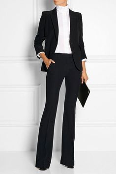 💰Did you know part of your confidence at work can come from wearing an outfit you love? According to a study, “Respondents felt most authoritative, trustworthy, and competent when wearing formal business attire.” As a result of this confidence, you have a higher chance of achieving a successful career. Styling your office outfits like a millionaire, is one way you to boost your confidence. Are you ready to find out how you can look like a millionaire at the office too? LLEGANCE - work o Work Outfits Frauen, Formal Business Attire, Costume Noir, Woman In Black, Professional Attire, Black Suit, Looks Chic, Work Outfits Women, Work Wardrobe